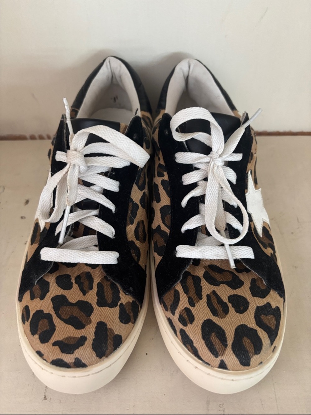 Leopard Print Star Accent Sneakers - White Star, Black Trim - Picture 7 of 9